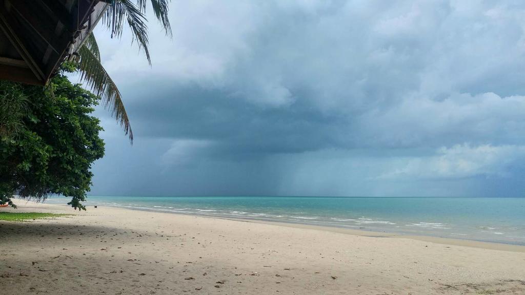 Hotel Phuphat Beach à Khanom Extérieur photo