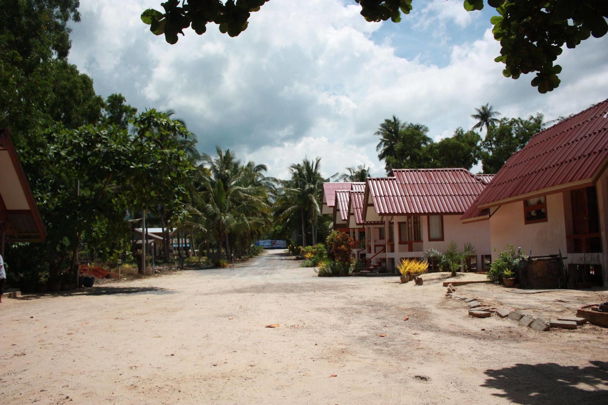 Hotel Phuphat Beach à Khanom Extérieur photo