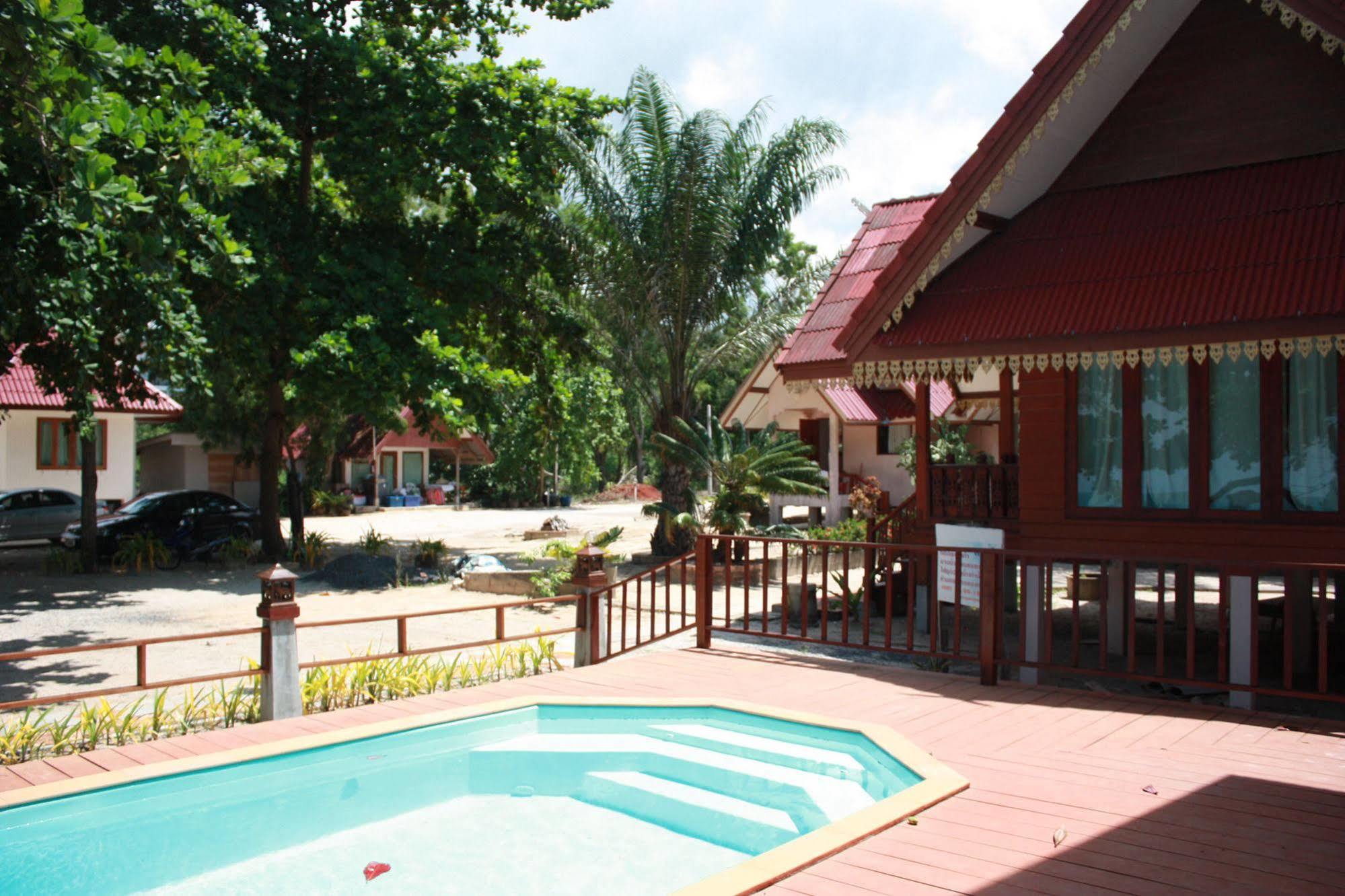 Hotel Phuphat Beach à Khanom Extérieur photo