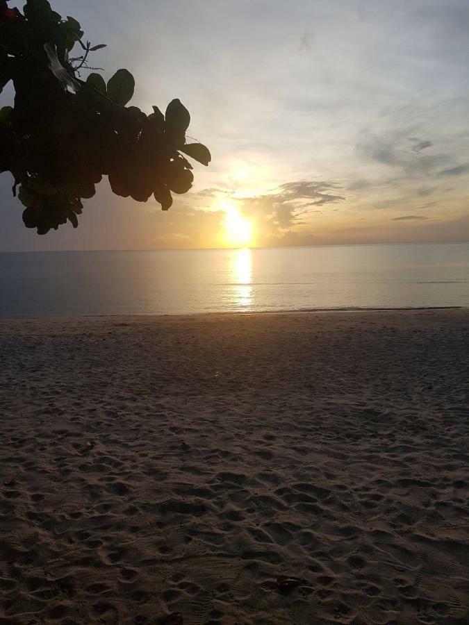 Hotel Phuphat Beach à Khanom Extérieur photo